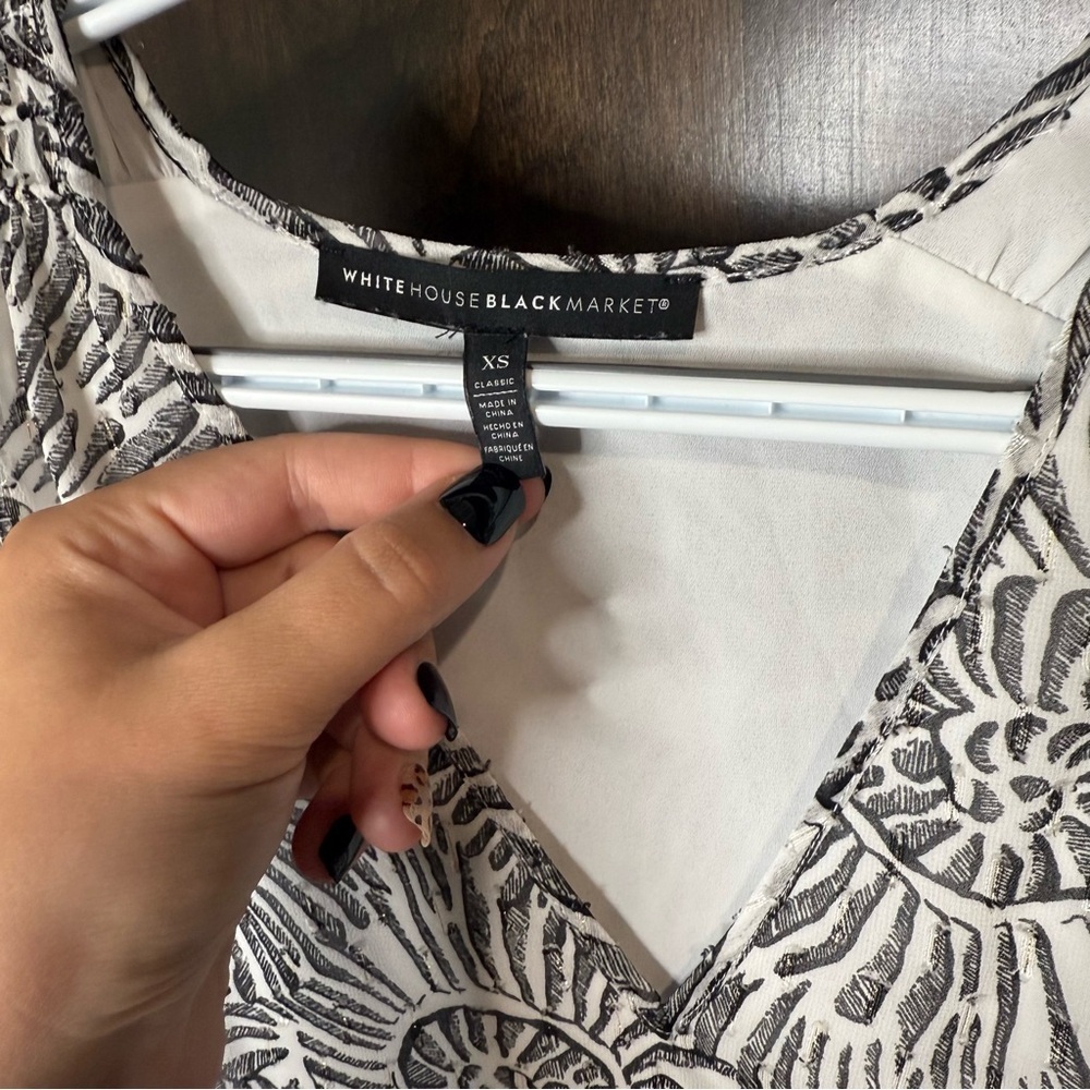 White House Black Market nautical Shell Print Blouse Size XS W/ metallic Shimmer - Picture 8 of 12
